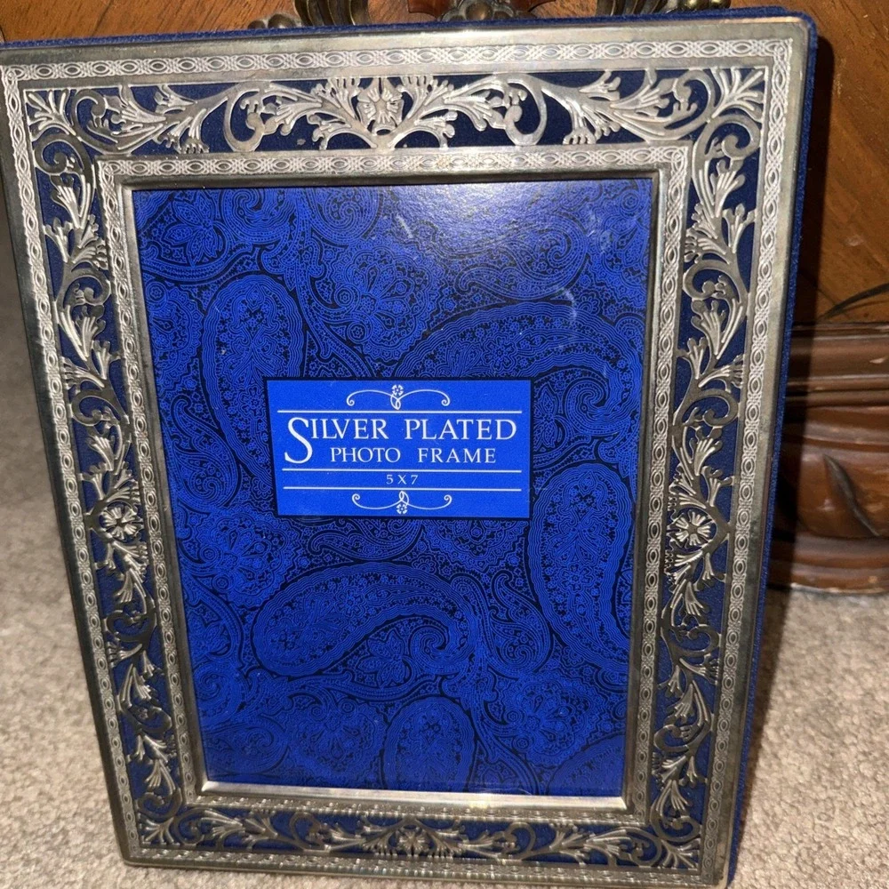 Silver Plated Photo Frame Album 5x7, holds 30 plus photos